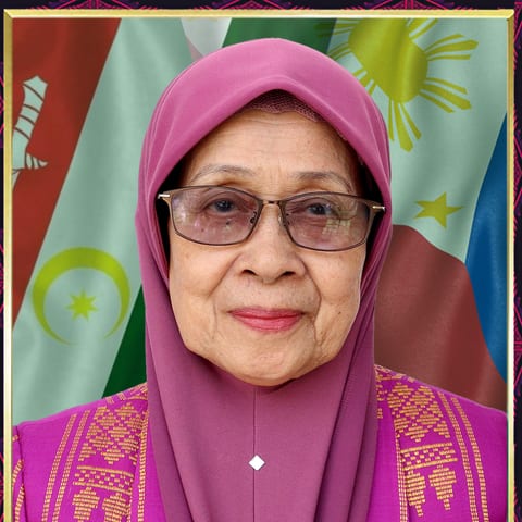 Hadja Bainon G. Karon, official portrait