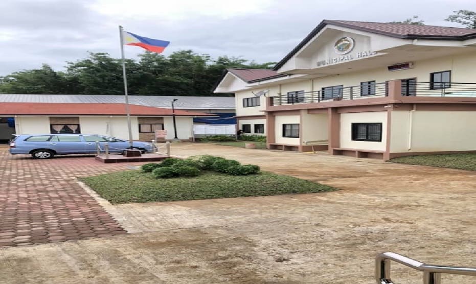 The Taraka Municipal Hall and its flagpole